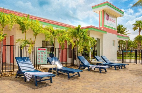 Bay Esplanade Apartment | 122 · Self Check-in Free Parking Kitchen Pool