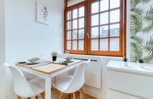 Cambrai Apartment | 1227Location