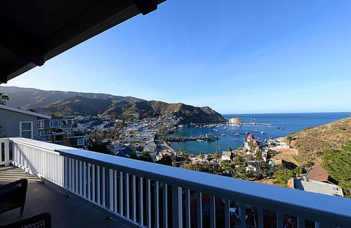Avalon House | 123UT Upper: Hillside Chalet with Breathtaking Harbor View, WiFi