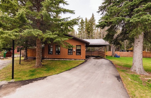 Jasper East Cabin | #125 Two Bedroom Chalet