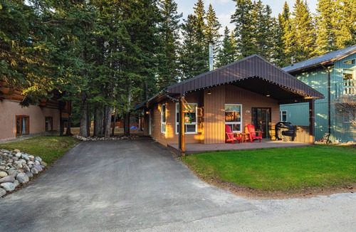 Jasper East Cabin | #126 Two Bedroom Chalet