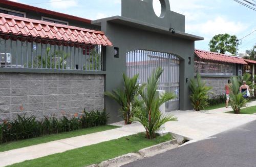 Jaco Apartment | 12B Jaco Sol Quadplex -Villa exclusiva con Piscina Compartida, Descanso, Lujo y Tranquilidad