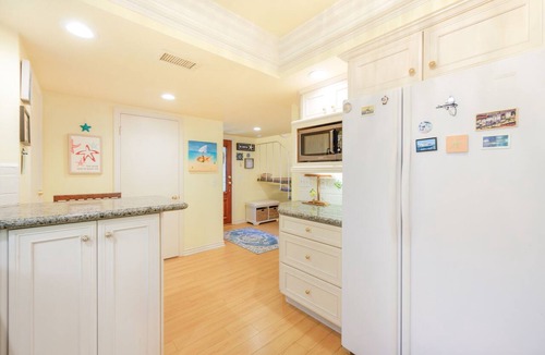 Avalon Condo | 12CT: Updates Spacious Townhome w/Patio, Private Balcony, BBQ