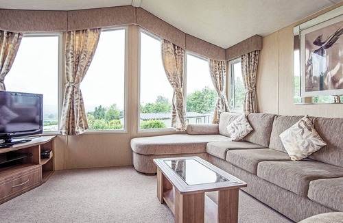 Upper Sapey House | 12ft-wide caravan with one double with en suite W.