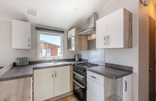 Westmarsh House | 12ft-wide caravan ideal for small families with one double and one twin.