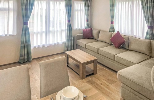 Chapel Saint Leonards House | 12ft-wide caravan with one double with en suite W.