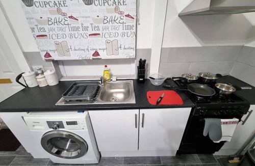 Beeston House | *12PR* Setup for your most relaxed & amazing stay + Free Parking + Free Fast WiFi