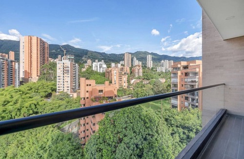 El Poblado Apartment | 12th Floor 2BR Apt with City View & rooftop Pool