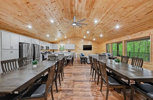 Hickory Hills House | 13 Bed/12 BA Lodge Cabin Pickleball,Basketball,Game Room WIFI Fire Pit Secluded!