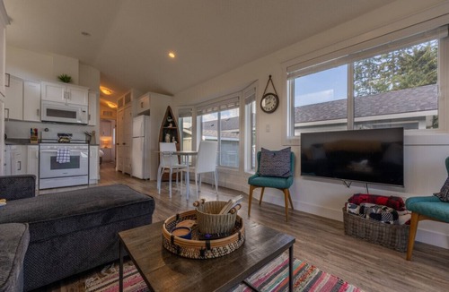 Regional District of Mount Waddington Apartment | 13 - Bothan Mara Cottage By The Sea at Alder Bay
