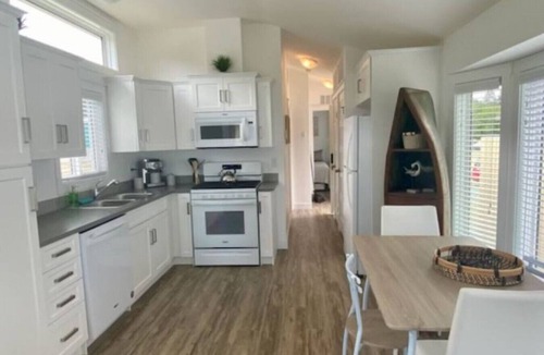 Regional District of Mount Waddington Apartment | 13 - Bothan Mara Cottage By The Sea at Alder Bay
