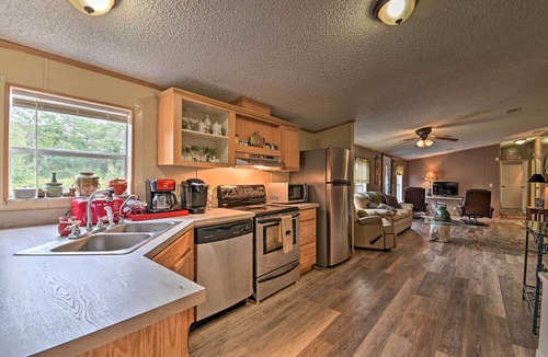 Silver Springs House | 13 Mi to Silver Springs: Pet Friendly Getaway!