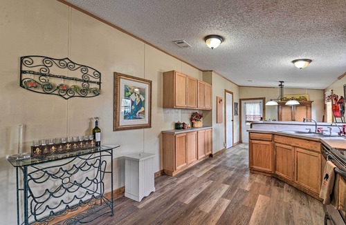 Silver Springs House | 13 Mi to Silver Springs: Pet Friendly Getaway!