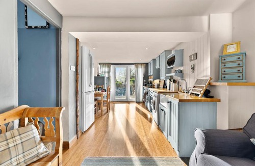 Bury St Edmunds House | 139 I Abbey House I Characterful & Peaceful 1BR House w Garden, Rooftop Balcony, Fully Equipped Kitchen and Dedicated Workspace