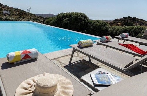 Ioulida Villa | 14 bedroom accommodation in Ioylis