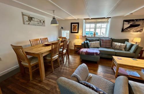 Pendeen House | 14 Boscaswell Downs