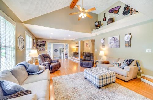 Highview House | 14 Mi to Dtwn Louisville: Holiday Vacation Home!