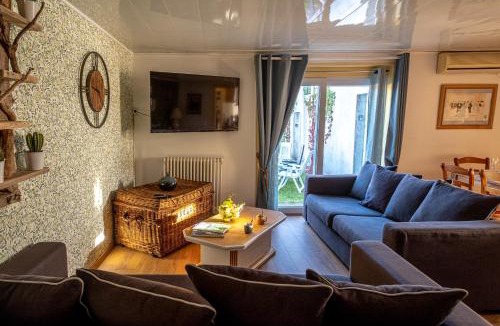 Saint Germain de Marencennes Apartment | 14 pers, 165m, clim, calme, parc à 100m