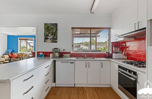 Sandy Point House | 14 Sunshine Rise Stay 3 Pay 2 Winter Special