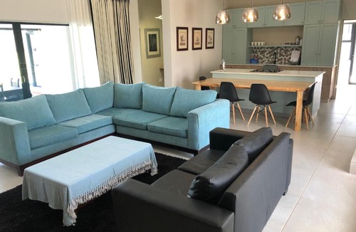 Vredefort House | 143 Vaal de Grace