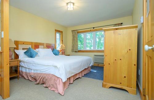 Georgina Ski Chalet | 148 Divot Simcoe Cottage private Beach, Kayak