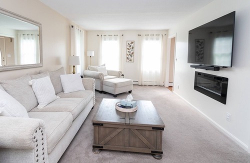 Jacksonville House | 14mi to Mt. Snow! Arcade, Private Suite, King Bed, Family-Friendly, Weber Grill