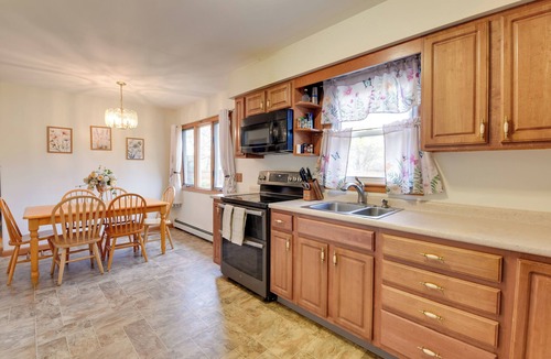 Essex Junction House | 15 Mi to Cochran's Ski Area: Cozy Home w/Yard!