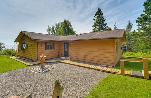 Palmers Apartment | 15 Mi to Duluth: Lake Superior Beachfront Home!