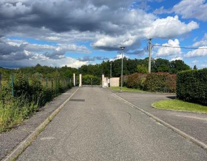 Dardilly Bed & Breakfast | 15 min from Lyon Fresh Peaceful Room with Pool and Garden