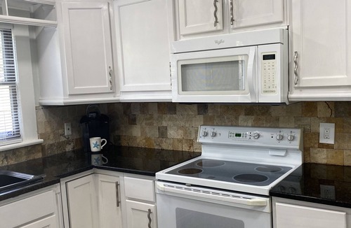 North Forest Hills House | 15 Min to Downtown Tampa. All guest must be 25 years old. Only 2 guests