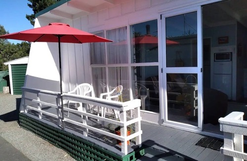 Wakanui Cottage | 15 mins from Ashburton, cosy seaside cottage.