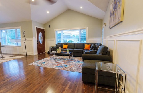 Aston House | 15 Mins From PHL International Airport - Modern Rancher Style Home in Chester PA