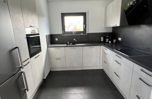 Fornsbach Apartment | 15 Minuten vom Freizeitpark und Seen Entfernt. Ferienwohnung in Ruhiger Lage