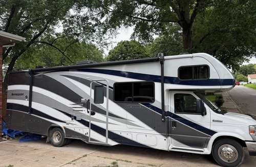 Independence House | 15 Minutes From MAJOR INTERNATIONAL SPORTING EVENT Events Full RV Fixed location.