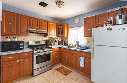Bedford-Stuyvesant Apartment | 15 minutes from Manhattan, free street parking