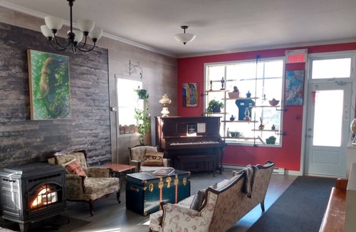 Charny Hostel | 15 minutes from Old Quebec and less than 5 minutes from the commercial area.