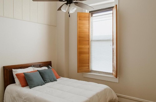 Oxford Apartment | 15 off Historic Bank Wi-Fi Close to Purdue