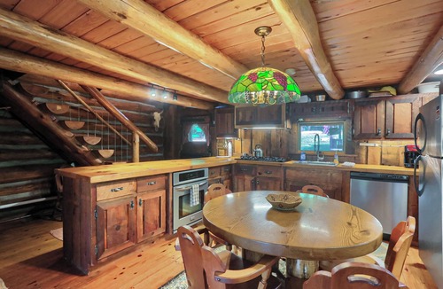 Clarion Cabin | 15% off Spring Special - Log Home -WiFi-Pet Friendly-Pavilion