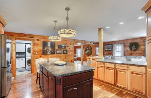 Sigel House | 15% off Spring Special - Wifi - Family and Pet Friendly - One Level