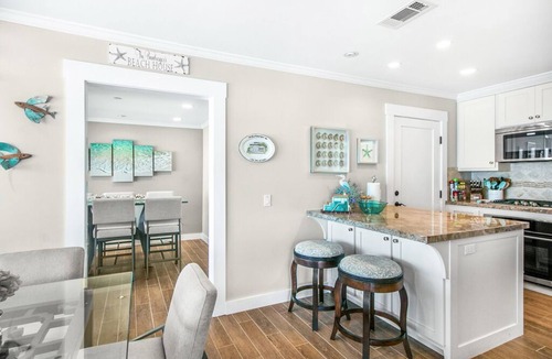 Avalon House | 150 Middle Terrace – Stunning 3BD Avalon Home, Views!, Golf Cart, A/C