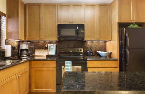 Survey Creek Condo | 150 steps to BEACH Private Balcony Workspace
