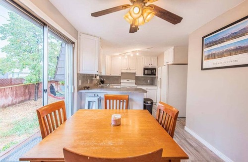 Sandy Apartment | 1507 Mulberry