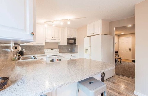 Sandy Apartment | 1507 Mulberry