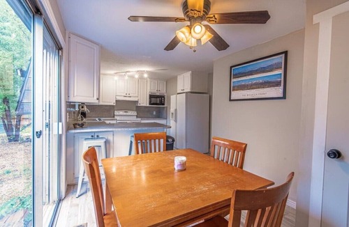 Sandy Apartment | 1507 Mulberry