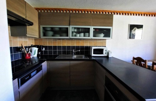 Les Menuires Apartment | 150m from shops, 1st floor, balcony, tv, ski locker, 72m², Les Menuires