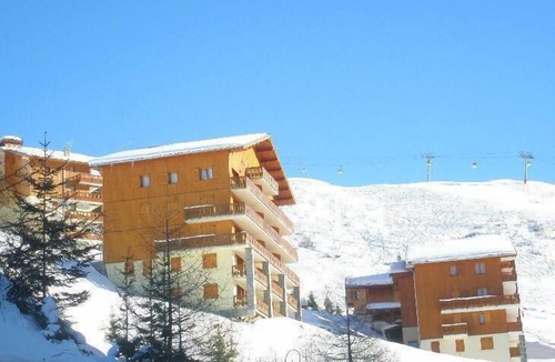 Les Menuires Apartment | 150m from shops, 2nd floor, balcony, tv, ski locker, 63m², Les Menuires