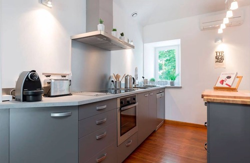 La Garde-Adhemar House | 150m² Architect House -Charming Village- Terrace, Historic Courtyard & Parking