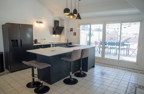 Avignon City Centre Apartment | 150m2 duplex loft with huge terrace and jacuzzi in the heart of Avignon