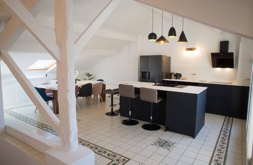 Avignon City Centre Apartment | 150m2 duplex loft with huge terrace and jacuzzi in the heart of Avignon