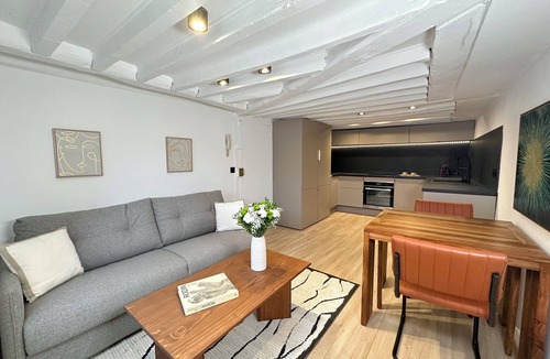 Quartier de la Porte-Saint-Denis Apartment | 1533 Petites écuries